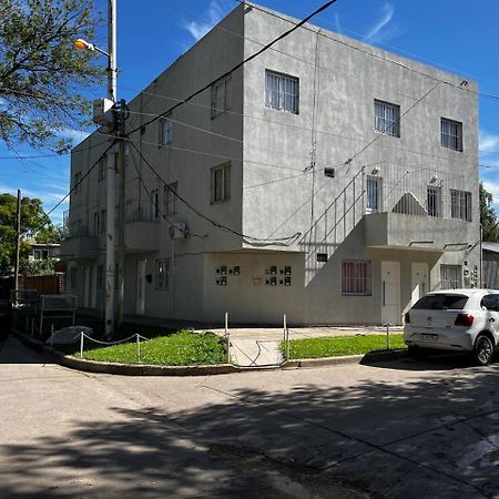 Hospedaje Lh Planta Baja C En Ezeiza A 15 Minutos Del Aeropuerto Apartamento Exterior foto